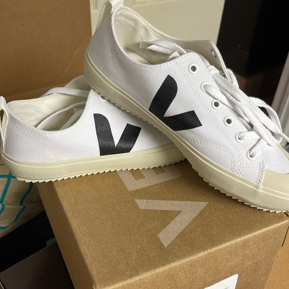 Veja white/black brand new size 8